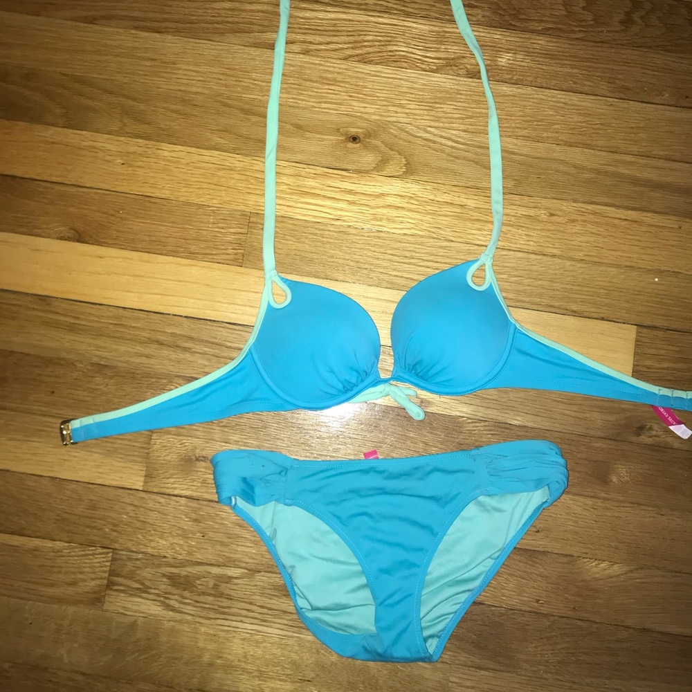 Victoria’s Secret bikini